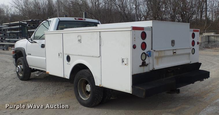 image for item DC7442 2004 Chevrolet Silverado 3500 utility bed pickup truck