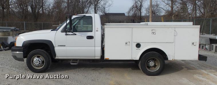 image for item DC7442 2004 Chevrolet Silverado 3500 utility bed pickup truck