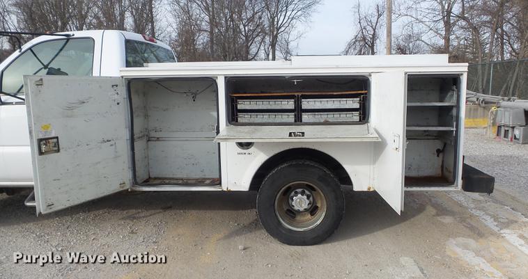 image for item DC7442 2004 Chevrolet Silverado 3500 utility bed pickup truck