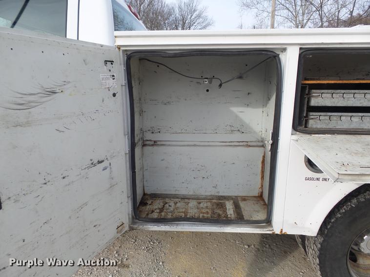 image for item DC7442 2004 Chevrolet Silverado 3500 utility bed pickup truck