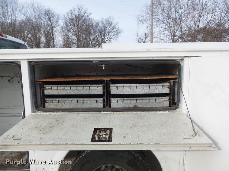 image for item DC7442 2004 Chevrolet Silverado 3500 utility bed pickup truck