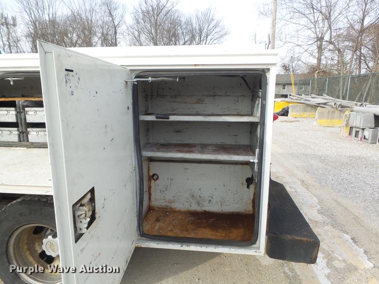 image for item DC7442 2004 Chevrolet Silverado 3500 utility bed pickup truck