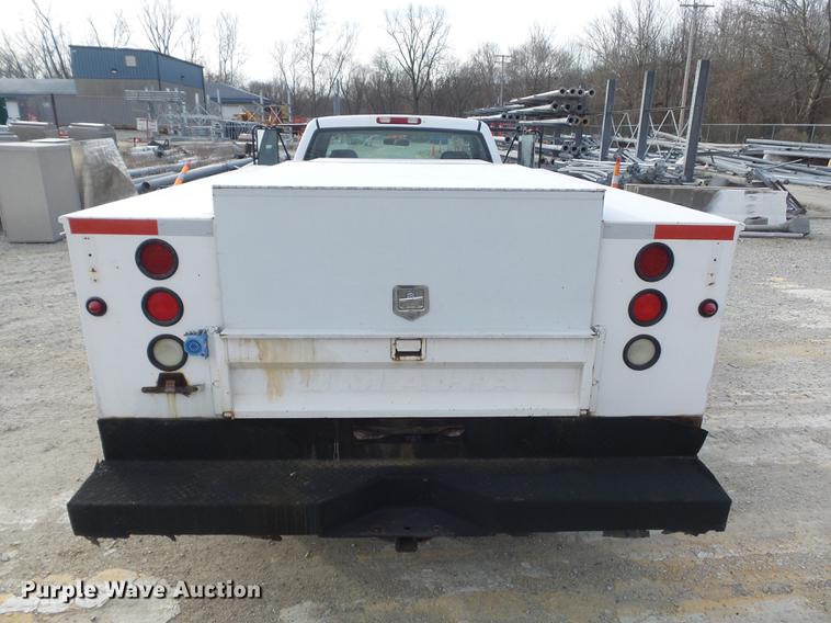 image for item DC7442 2004 Chevrolet Silverado 3500 utility bed pickup truck