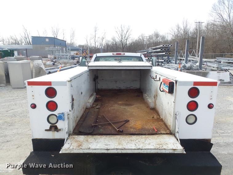 image for item DC7442 2004 Chevrolet Silverado 3500 utility bed pickup truck