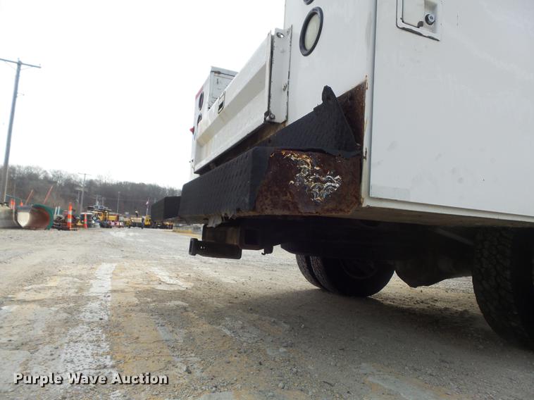 image for item DC7442 2004 Chevrolet Silverado 3500 utility bed pickup truck