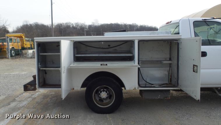 image for item DC7442 2004 Chevrolet Silverado 3500 utility bed pickup truck