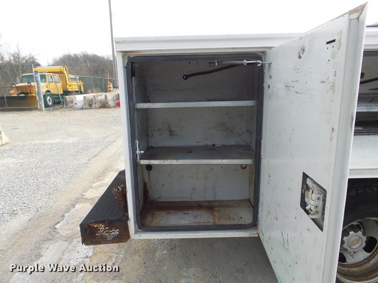 image for item DC7442 2004 Chevrolet Silverado 3500 utility bed pickup truck