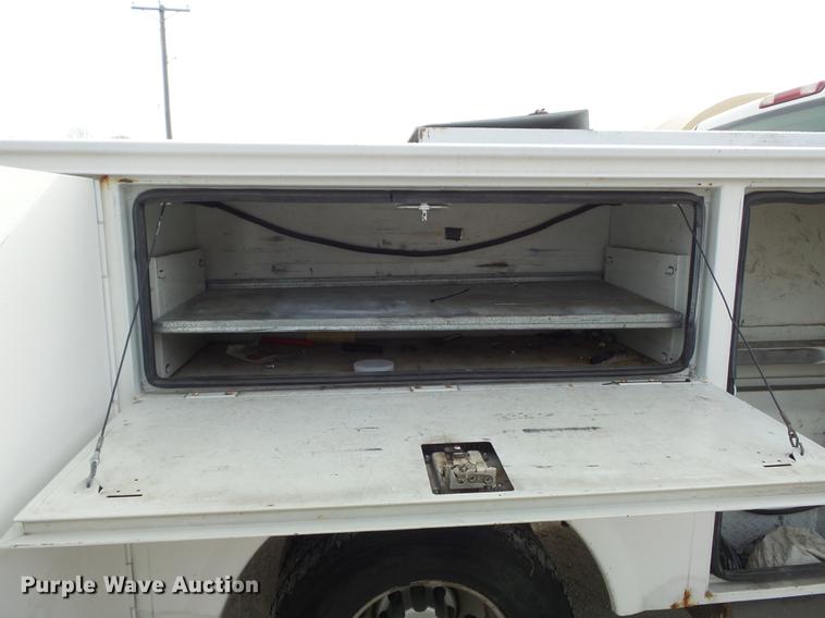 image for item DC7442 2004 Chevrolet Silverado 3500 utility bed pickup truck