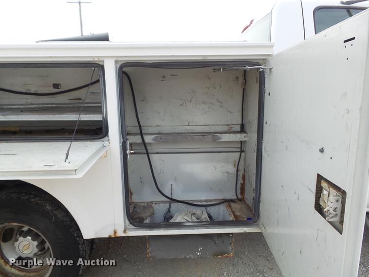 image for item DC7442 2004 Chevrolet Silverado 3500 utility bed pickup truck