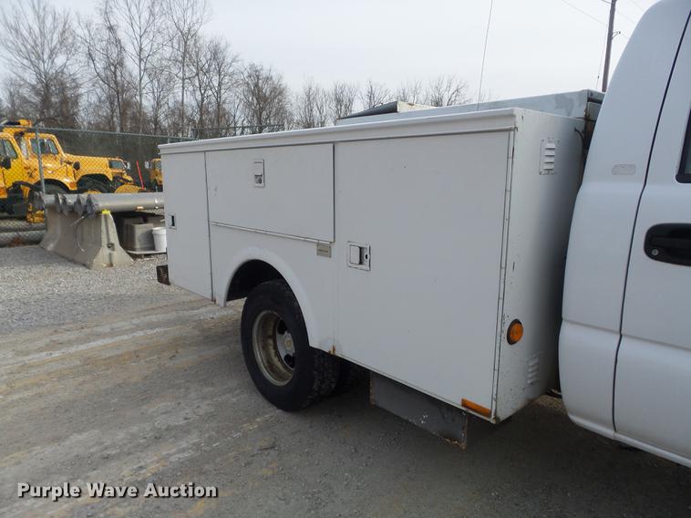 image for item DC7442 2004 Chevrolet Silverado 3500 utility bed pickup truck