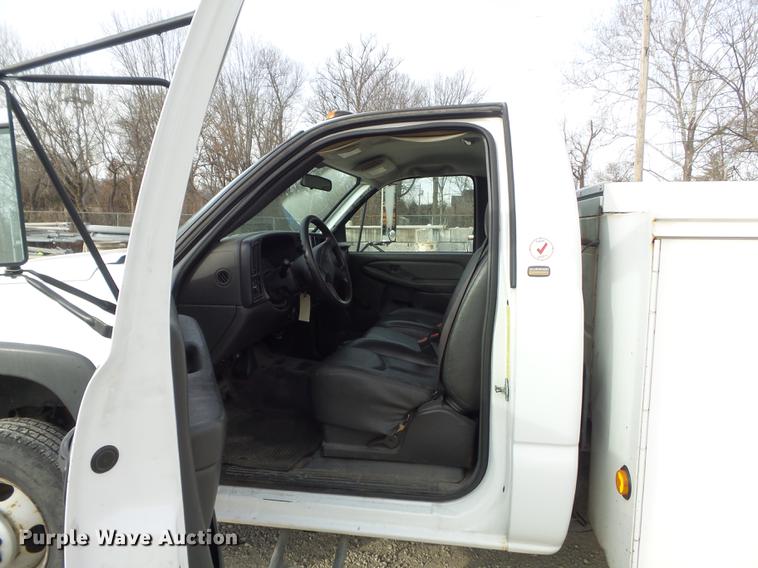 image for item DC7442 2004 Chevrolet Silverado 3500 utility bed pickup truck