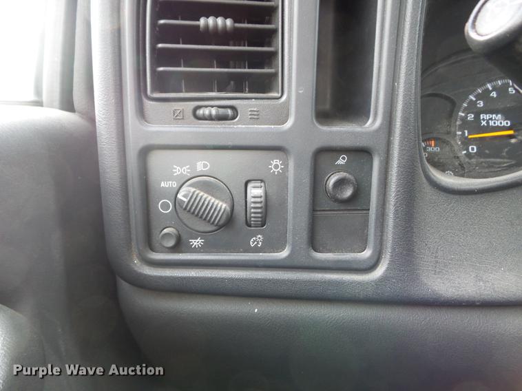 image for item DC7442 2004 Chevrolet Silverado 3500 utility bed pickup truck