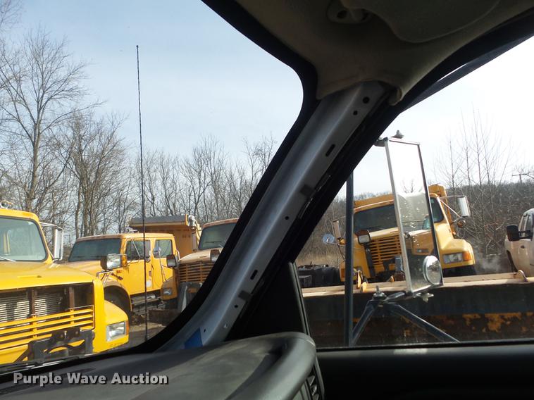 image for item DC7442 2004 Chevrolet Silverado 3500 utility bed pickup truck