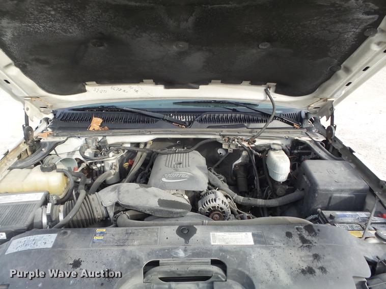 image for item DC7442 2004 Chevrolet Silverado 3500 utility bed pickup truck