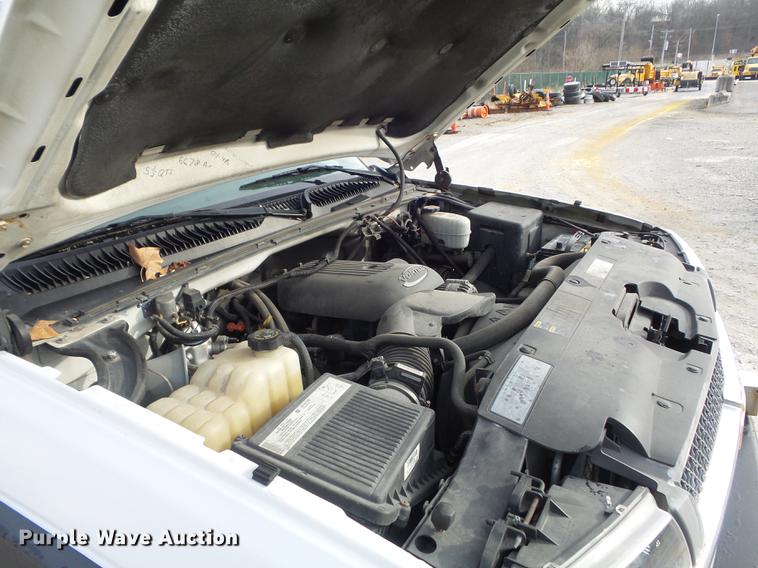 image for item DC7442 2004 Chevrolet Silverado 3500 utility bed pickup truck