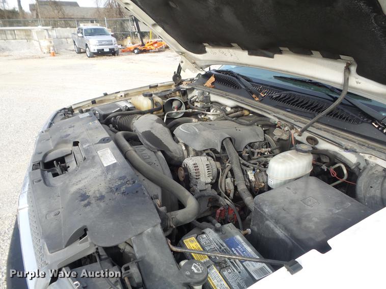 image for item DC7442 2004 Chevrolet Silverado 3500 utility bed pickup truck