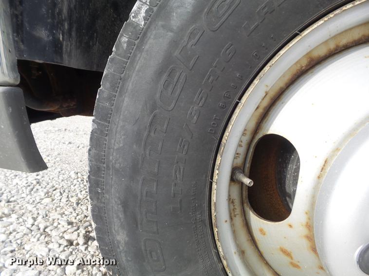 image for item DC7442 2004 Chevrolet Silverado 3500 utility bed pickup truck