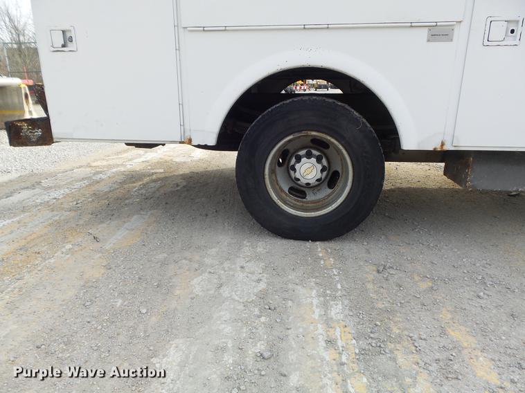 image for item DC7442 2004 Chevrolet Silverado 3500 utility bed pickup truck