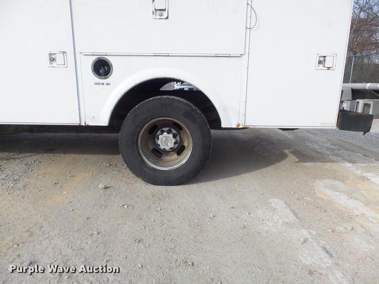 image for item DC7442 2004 Chevrolet Silverado 3500 utility bed pickup truck