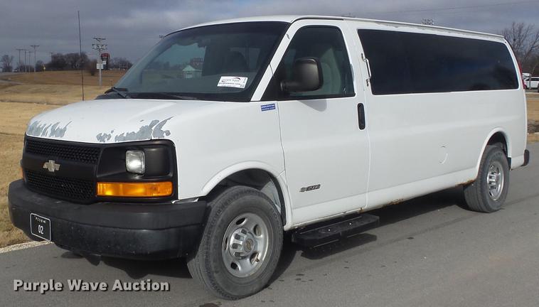 image for item DC7444 2003 Chevrolet Express 3500 van
