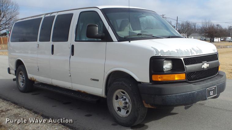 image for item DC7444 2003 Chevrolet Express 3500 van