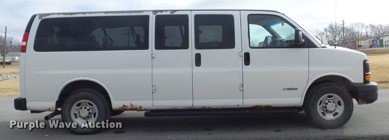 image for item DC7444 2003 Chevrolet Express 3500 van