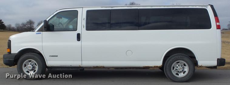 image for item DC7444 2003 Chevrolet Express 3500 van