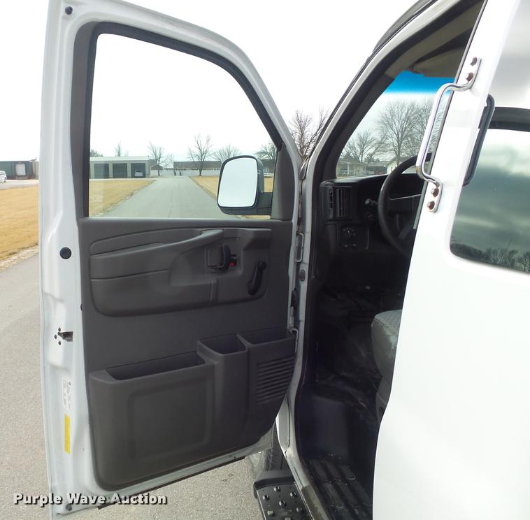 image for item DC7444 2003 Chevrolet Express 3500 van