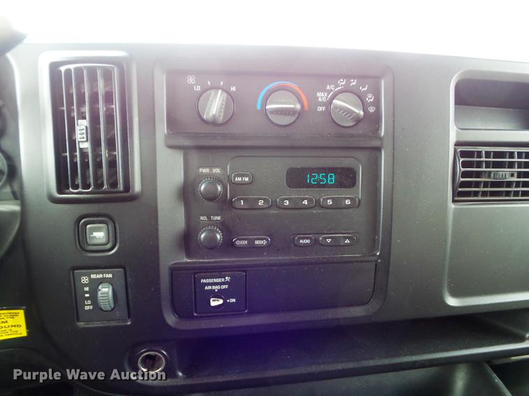 image for item DC7444 2003 Chevrolet Express 3500 van