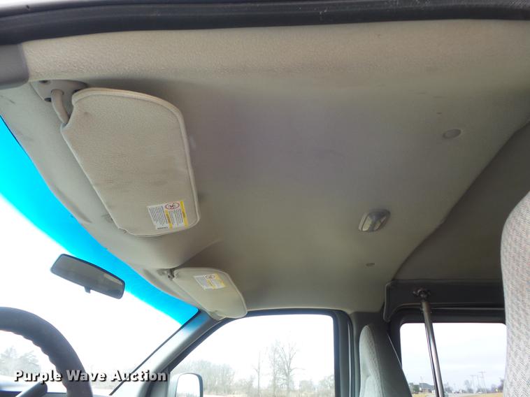 image for item DC7444 2003 Chevrolet Express 3500 van