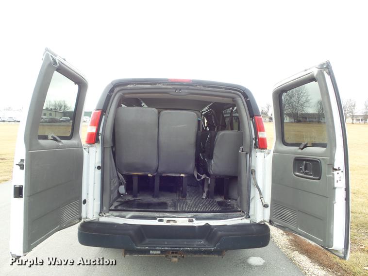 image for item DC7444 2003 Chevrolet Express 3500 van