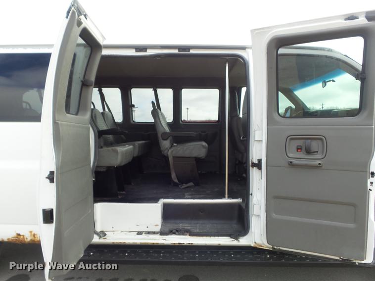 image for item DC7444 2003 Chevrolet Express 3500 van