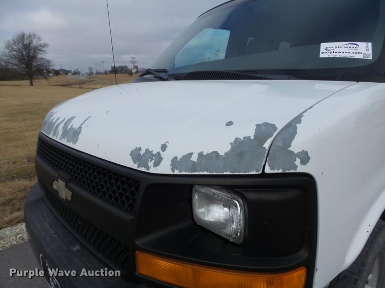 image for item DC7444 2003 Chevrolet Express 3500 van