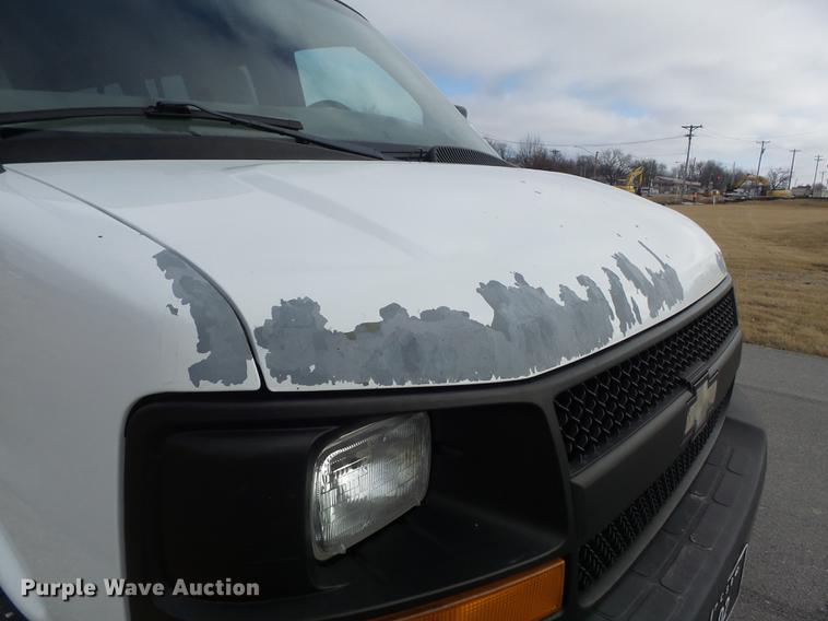 image for item DC7444 2003 Chevrolet Express 3500 van