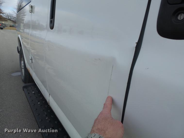 image for item DC7444 2003 Chevrolet Express 3500 van