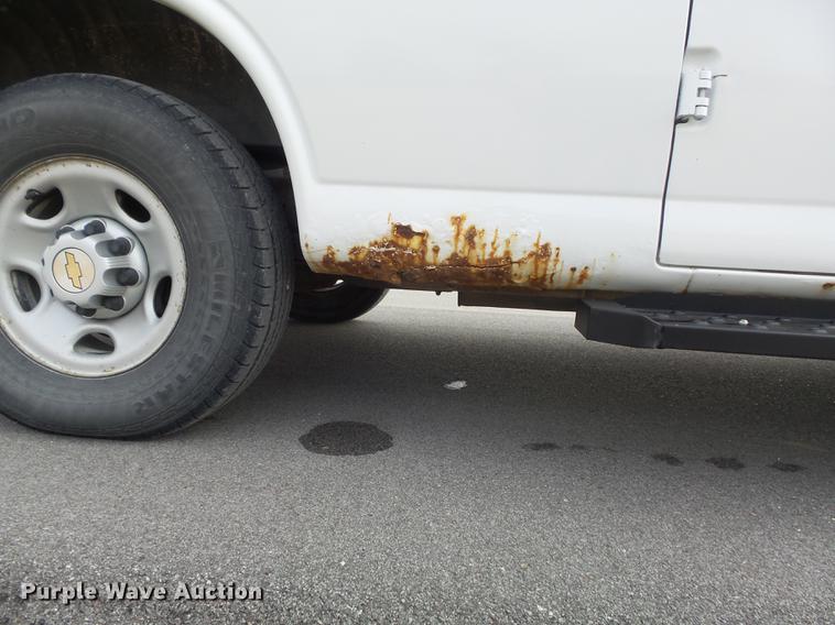 image for item DC7444 2003 Chevrolet Express 3500 van