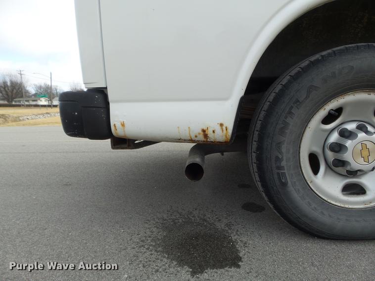image for item DC7444 2003 Chevrolet Express 3500 van