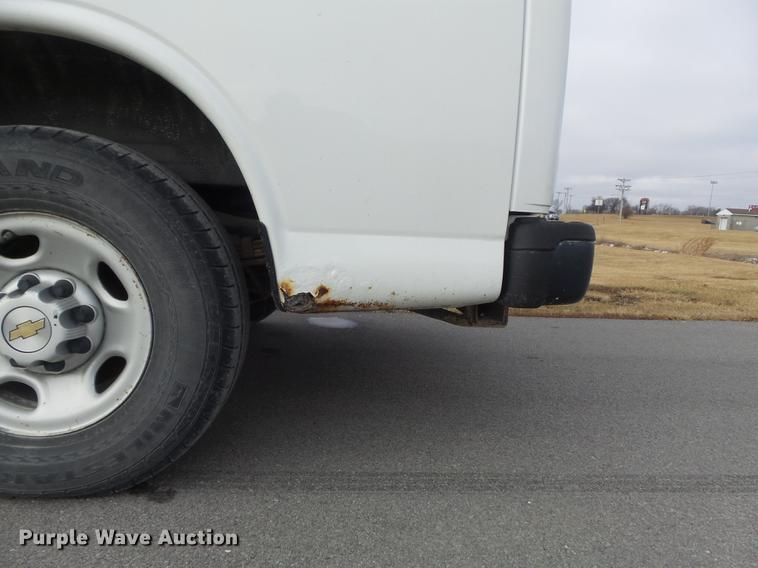 image for item DC7444 2003 Chevrolet Express 3500 van