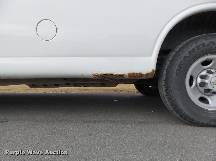 image for item DC7444 2003 Chevrolet Express 3500 van