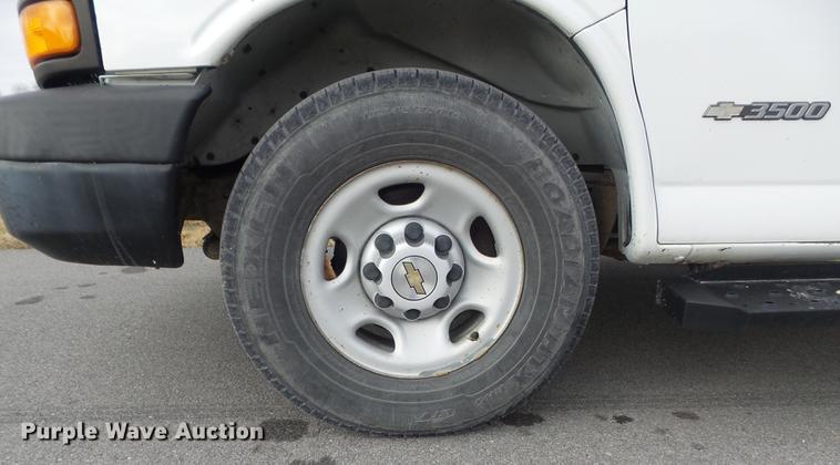 image for item DC7444 2003 Chevrolet Express 3500 van