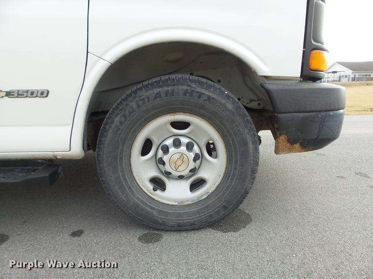 image for item DC7444 2003 Chevrolet Express 3500 van