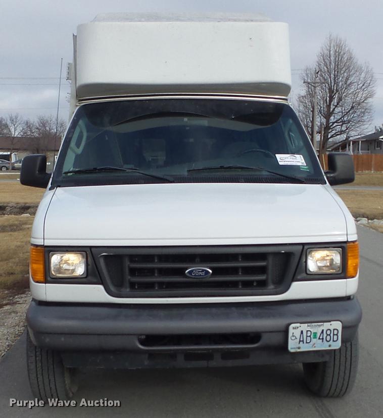 image for item DC7445 2006 Ford E350 Super Duty van