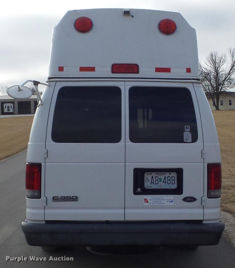 image for item DC7445 2006 Ford E350 Super Duty van
