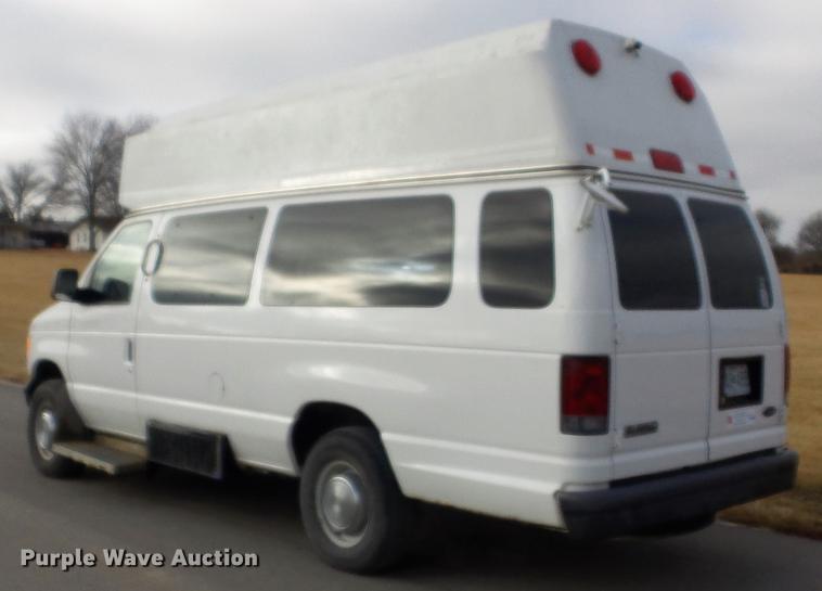 image for item DC7445 2006 Ford E350 Super Duty van