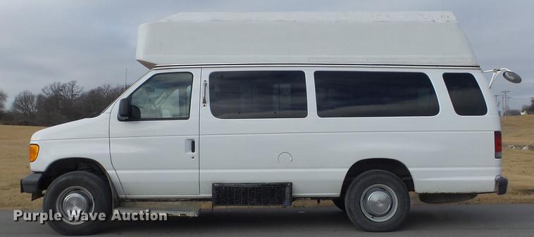 image for item DC7445 2006 Ford E350 Super Duty van