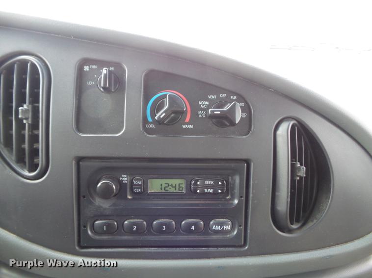 image for item DC7445 2006 Ford E350 Super Duty van