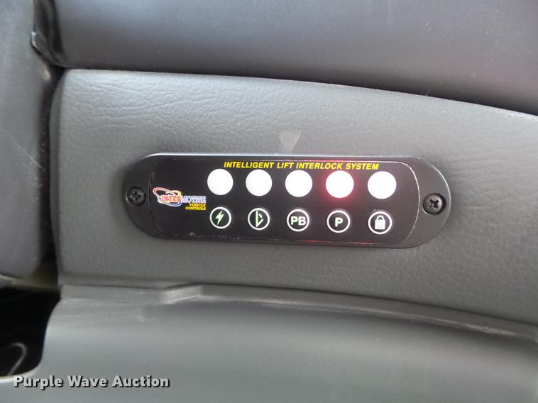 image for item DC7445 2006 Ford E350 Super Duty van