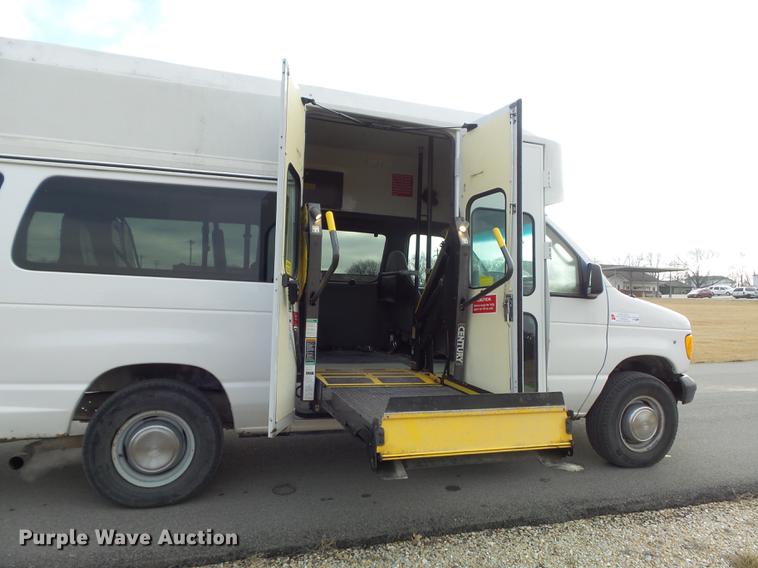 image for item DC7445 2006 Ford E350 Super Duty van