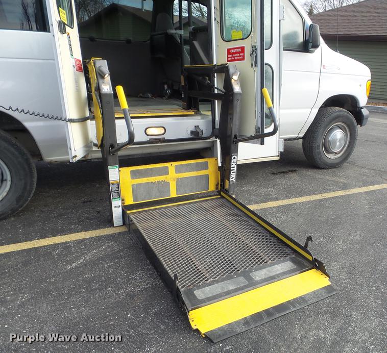 image for item DC7445 2006 Ford E350 Super Duty van