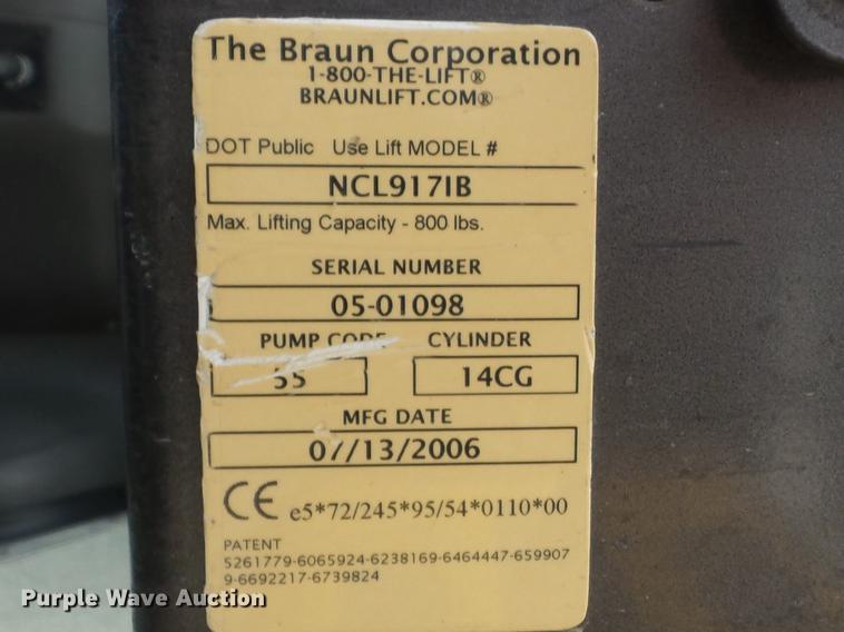 image for item DC7445 2006 Ford E350 Super Duty van